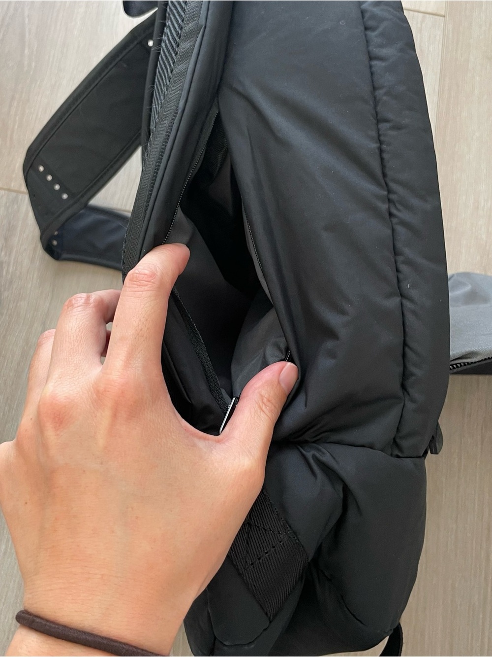 Nike Black Padded Everyday Backpack with Laptop Sleeve - Picture 4 of 5